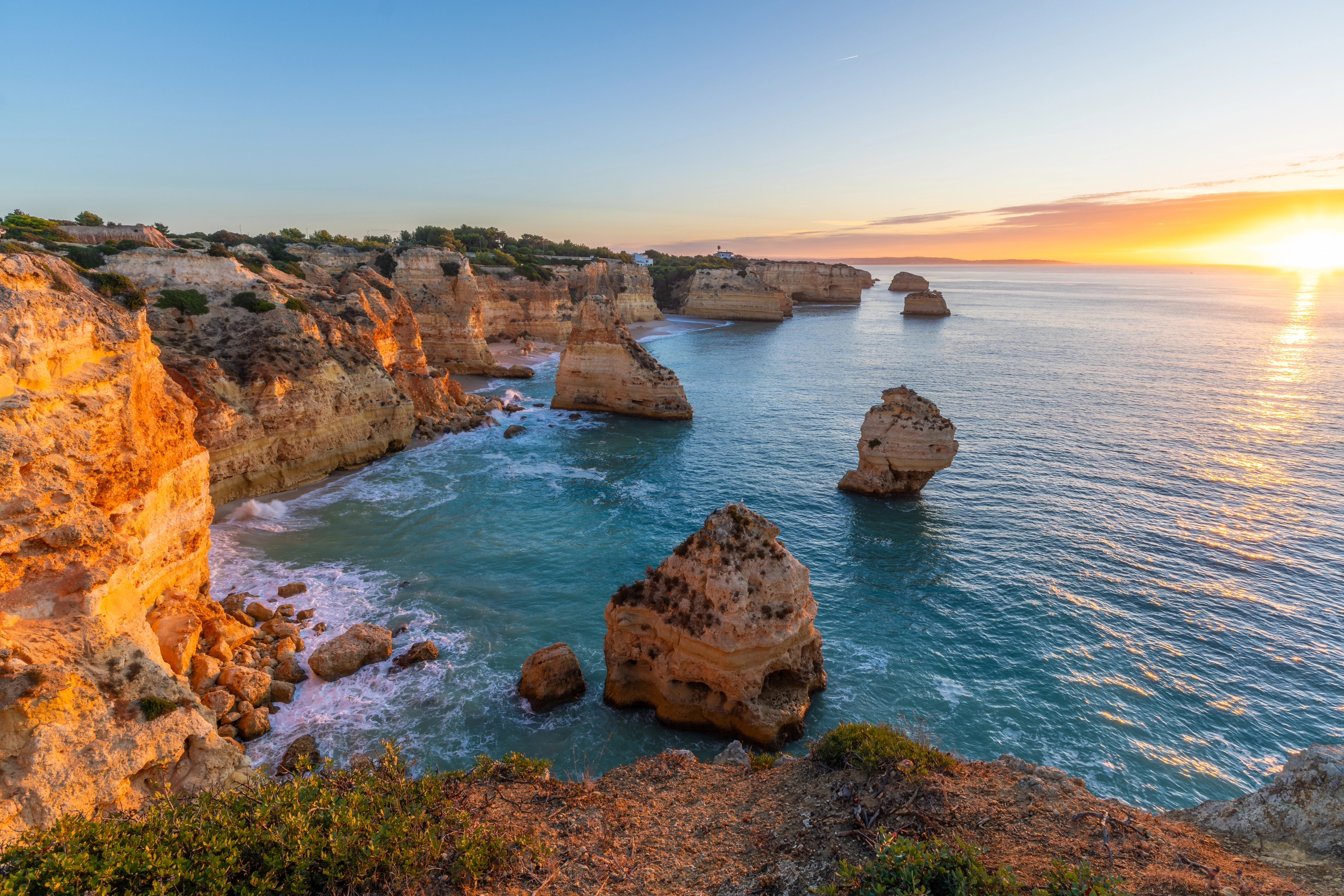 Solar Eclipse 2026 in Portugal: Times, Glasses & Photography